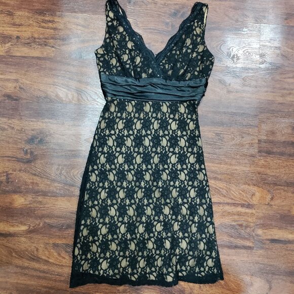 S.L. Fashions Elegant Black Floral Lace V-Neck With Satin Waistband Dress Size 4 - Picture 2 of 10